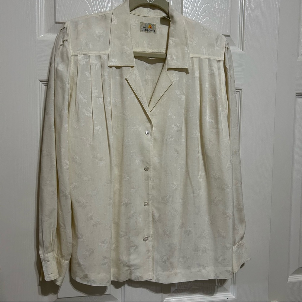 Liz Claiborne Cream Long-Sleeved Blouse